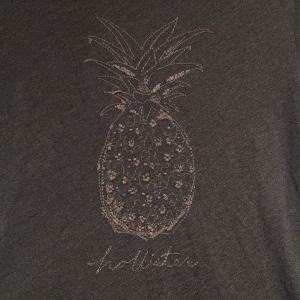 Hollister T-shirt - Picture 2 of 3